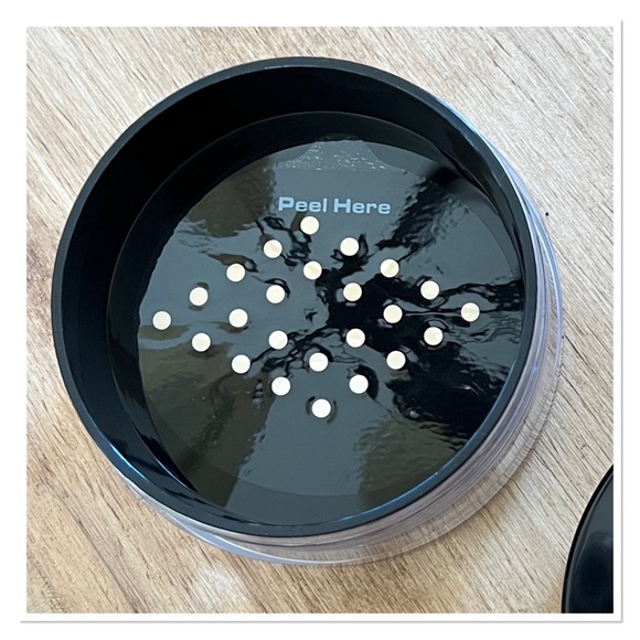 WET & WILD Photofocus Loose Translucent Setting Powder 🆕 - Picture 6 of 9